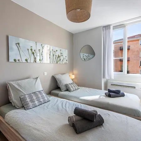 Magnifique Balcon Au Coeur Du Vieux-nice *